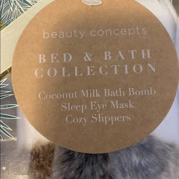 Bed & Bath Collection Slippers Eye Mask Bath Bombs - Picture 3 of 4